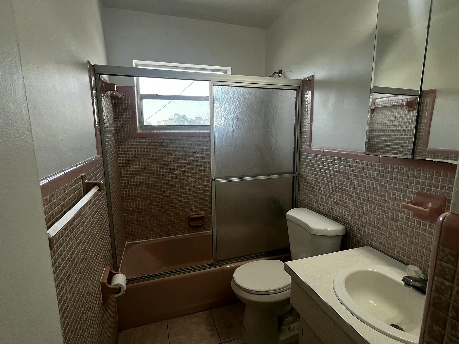 2 bed, 1.0 bath, 690 sqft, $1,550 — Photo 4