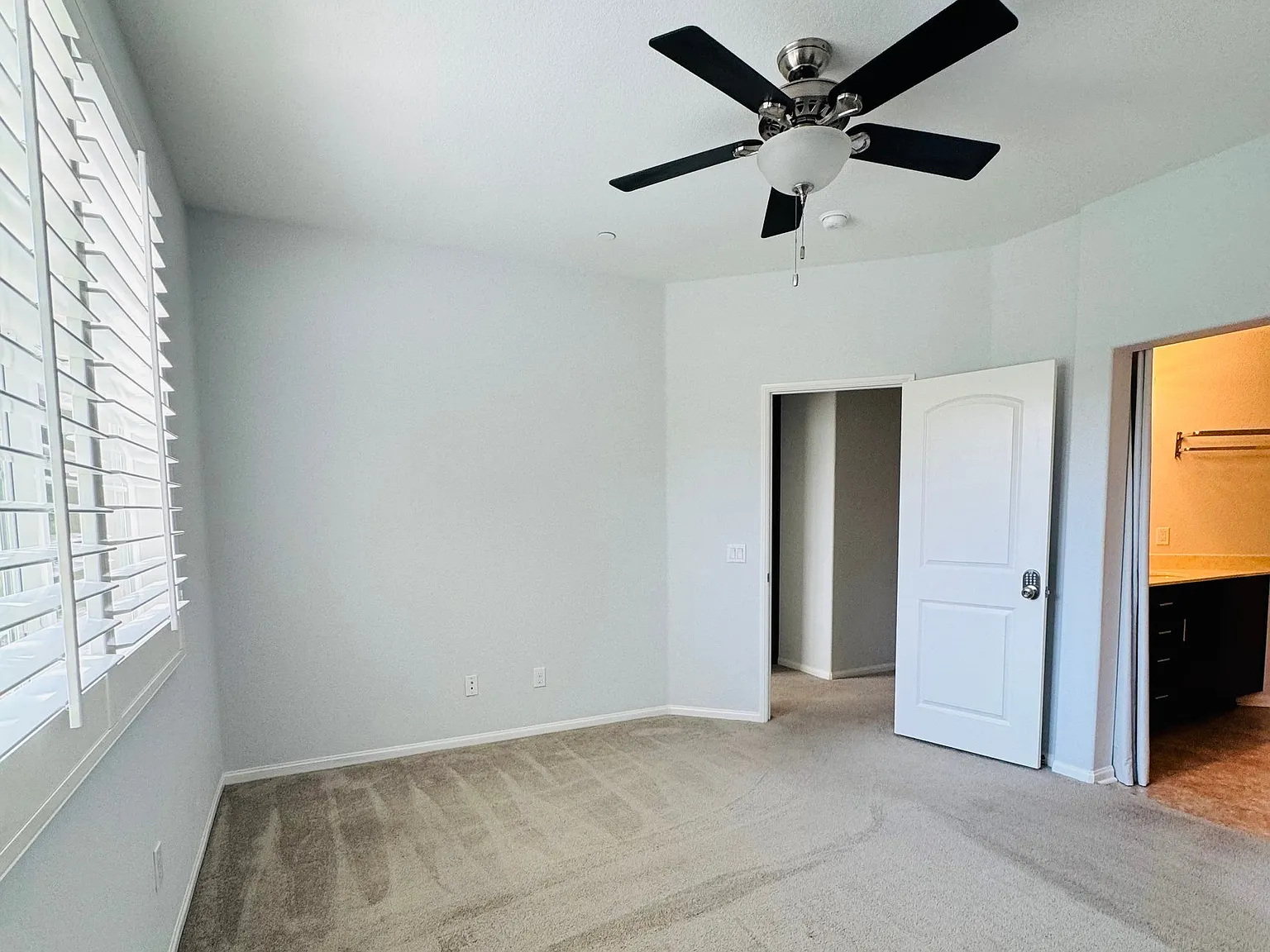 Luxury Private Third-Floor Master Retreat W/ Loft Entire Floor to Yourself Otay Ranch — Photo 3