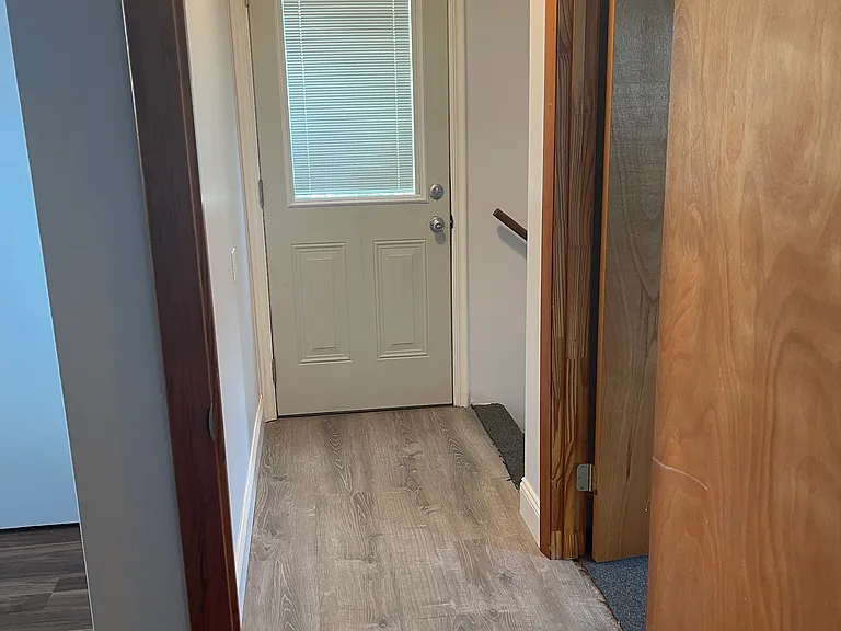 532 Warren St E — Photo 17