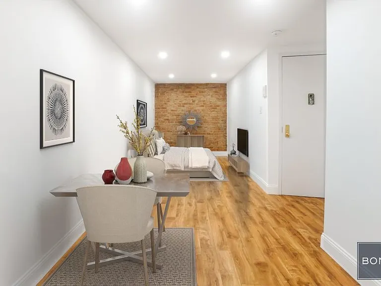 149 1st Ave #3R — Photo 2