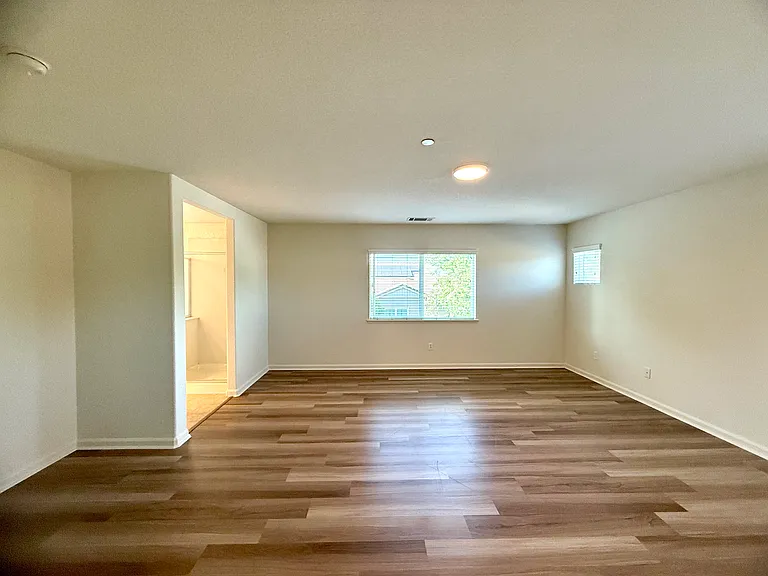 457 Effie Ct — Photo 8