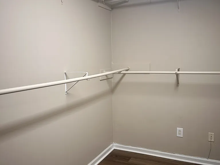 550 Creekwood Xing — Photo 35