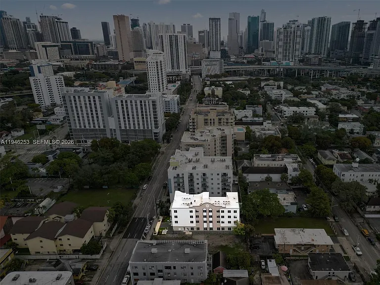 650 SW 1st St #305 — Photo 25