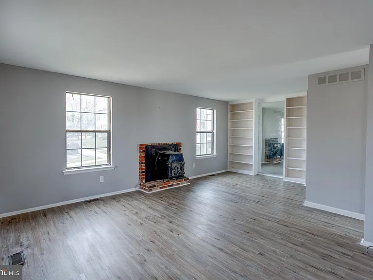 101 Bayberry Ct — Photo 8