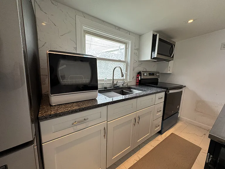 16B Homestead Ave #16B — Photo 15