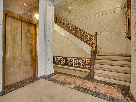 5th image of 10134 100th St NW #902