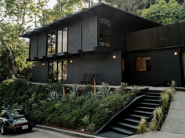 5649 Valley Oak Dr — Photo 1