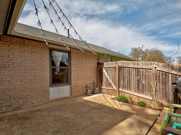 4th image of 909 Milford Way #A