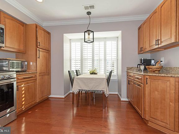 4th image of 2412 Wentworth Dr