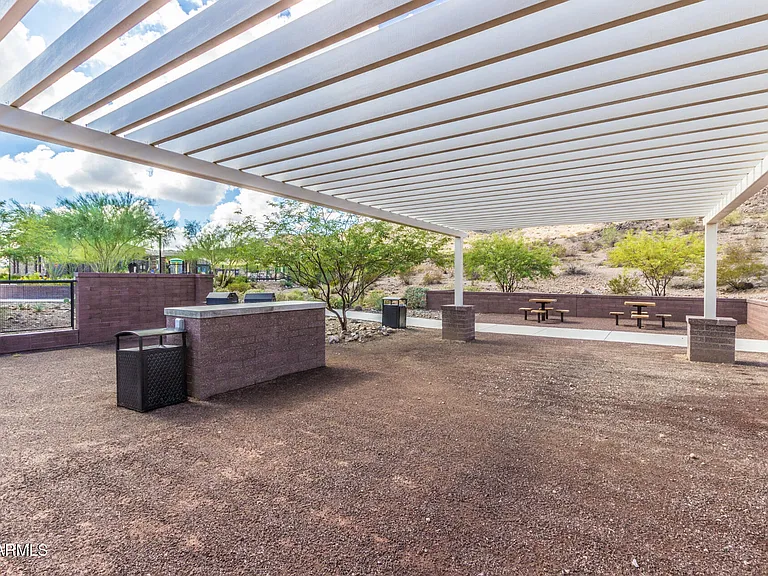 21415 W Holly St — Photo 44