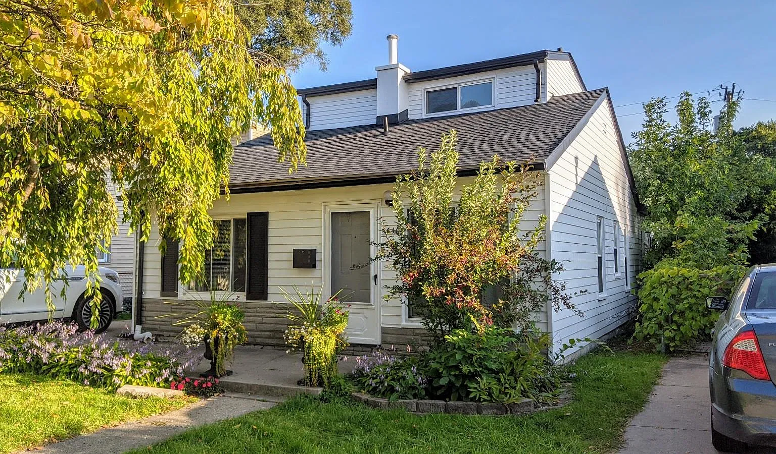 1640 Jarvis St — Photo 1