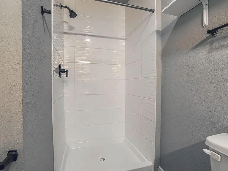 5909 Lago Vista Way #B — Photo 12