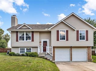 2529 SE Winchester Dr, Lees Summit, MO 64063