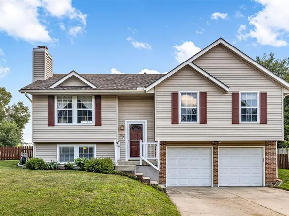 2529 SE Winchester Dr, Lees Summit, MO 64063