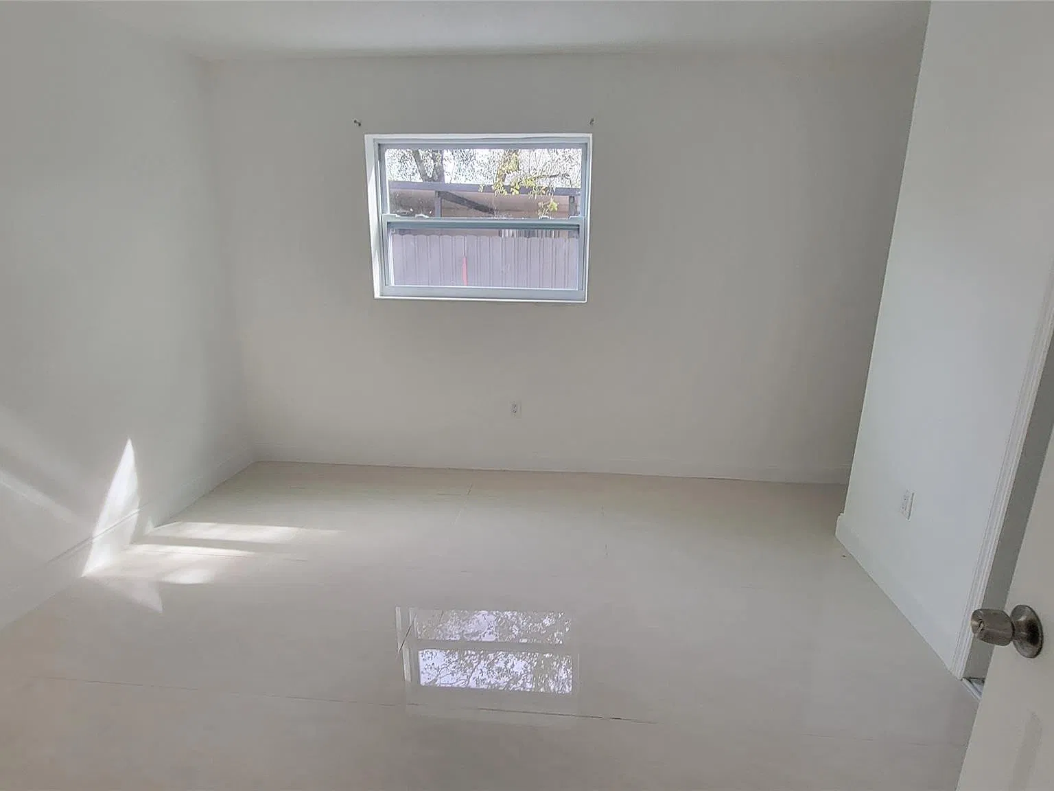 3 bed, 2.0 bath, 1000 sqft, $3,100 — Photo 4