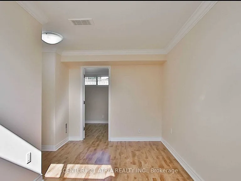 243 Harrygan Cres — Photo 8
