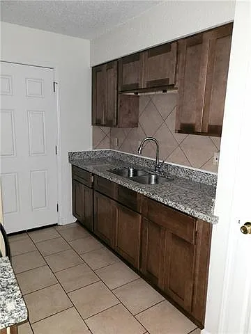 283 Meadows Dr — Photo 4