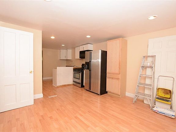 3rd image of 1224 West Ave