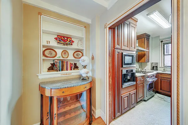 Sold by R New York | media 6