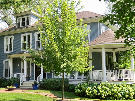 2nd image of 875 Gordon Ter