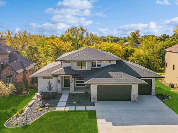 10518 NW 75th Pl, Johnston, IA 50131