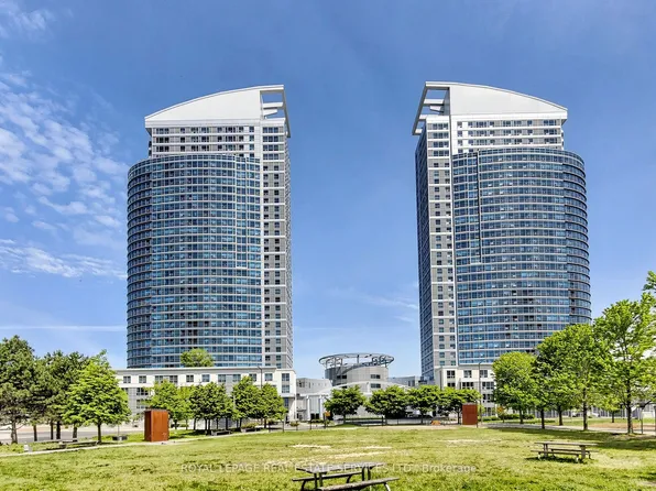 38 Lee Centre Dr #3503, Toronto, ON M1H 3J7