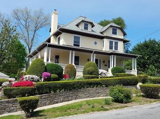 129 Ridge Rd, Douglaston, NY 11363