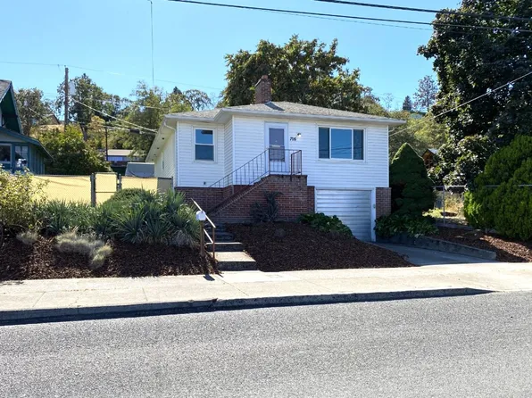 716 E 14th St, The Dalles, OR 97058