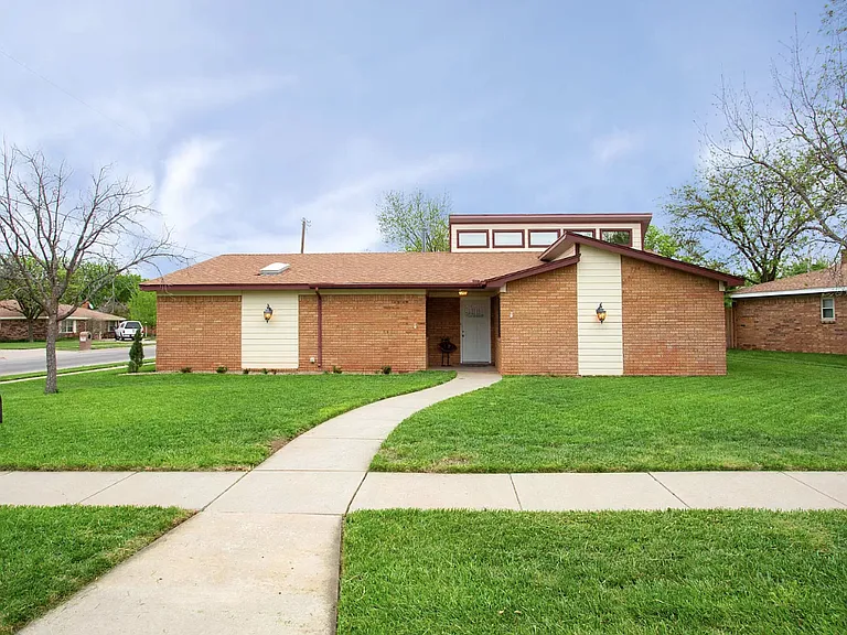 3301 Winton Dr — Photo 1