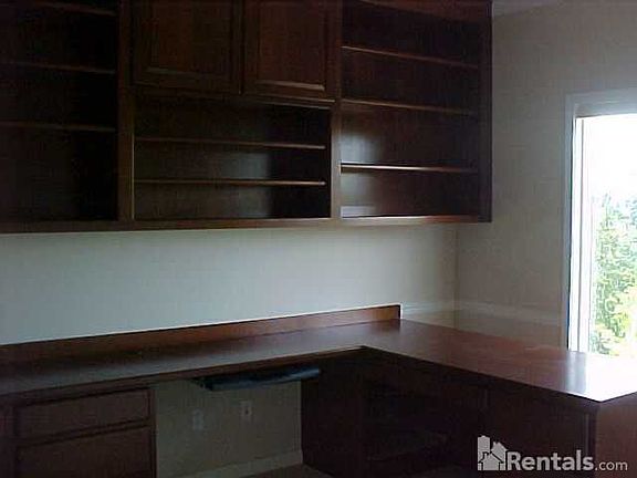 3rd image of 1706 NE Katsura St