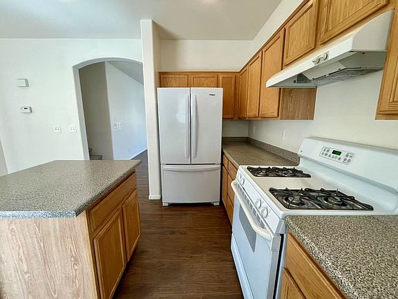 5th image of 915 Shining Rose Pl
