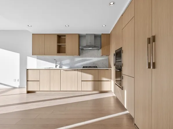 4730 Lougheed Hwy #1603, Burnaby, BC V5C 0M9