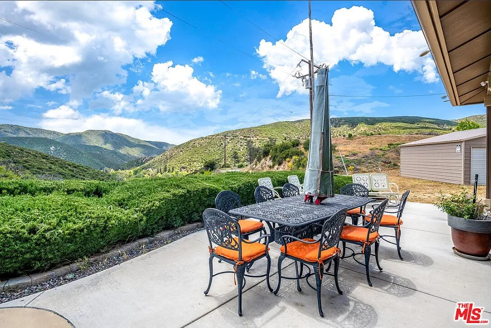 4 bed, $5,800 — Photo 1