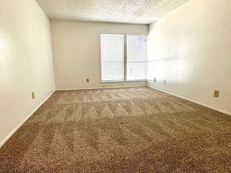 Ashley Crest — Photo 47