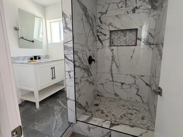 160 W 59th St #1/4, Los Angeles, CA 90003