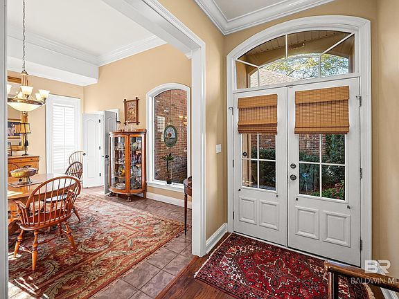 5th image of 105 N Creek Cir