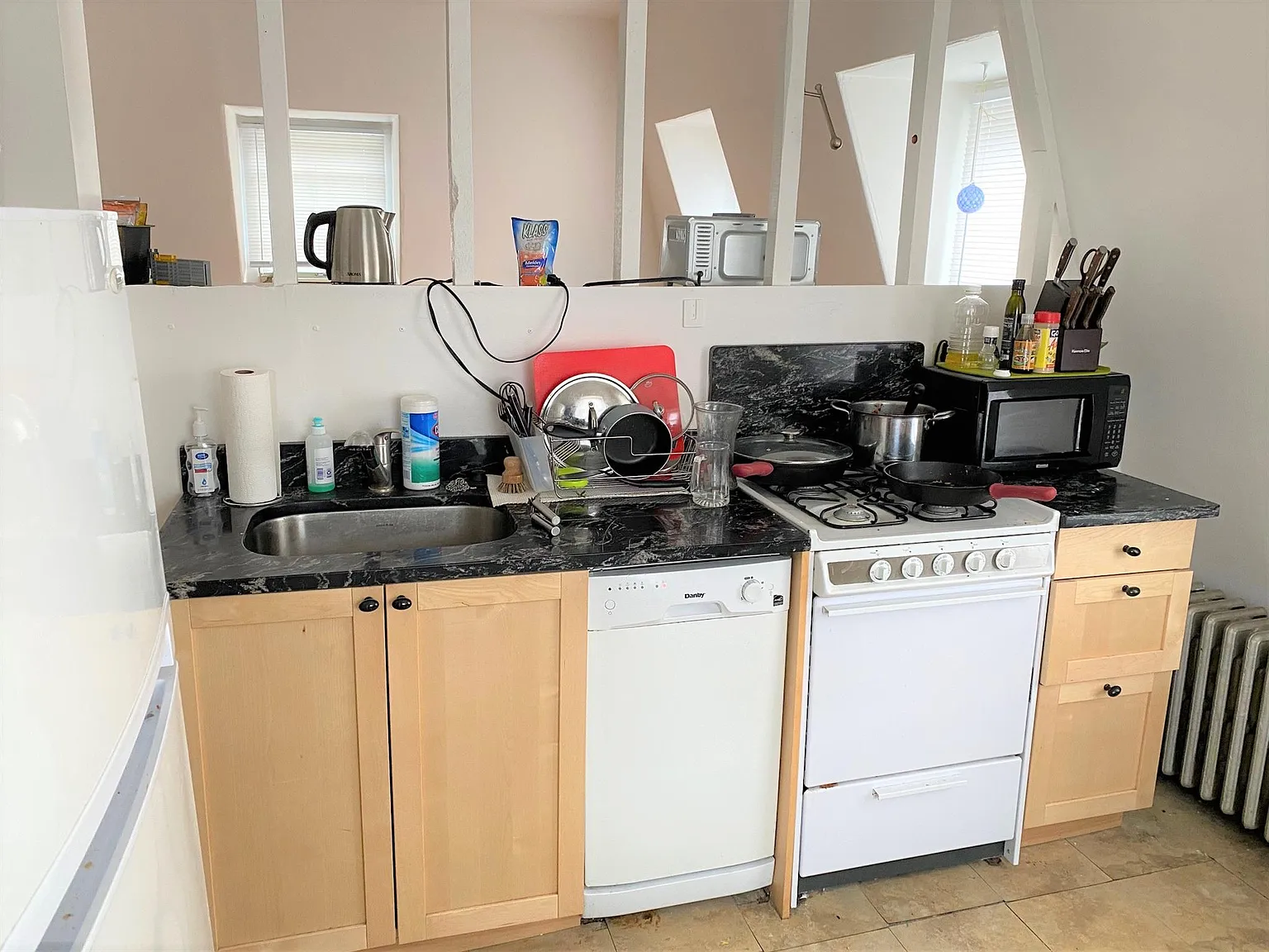 2 bed, 850 sqft, $3,600 — Photo 1