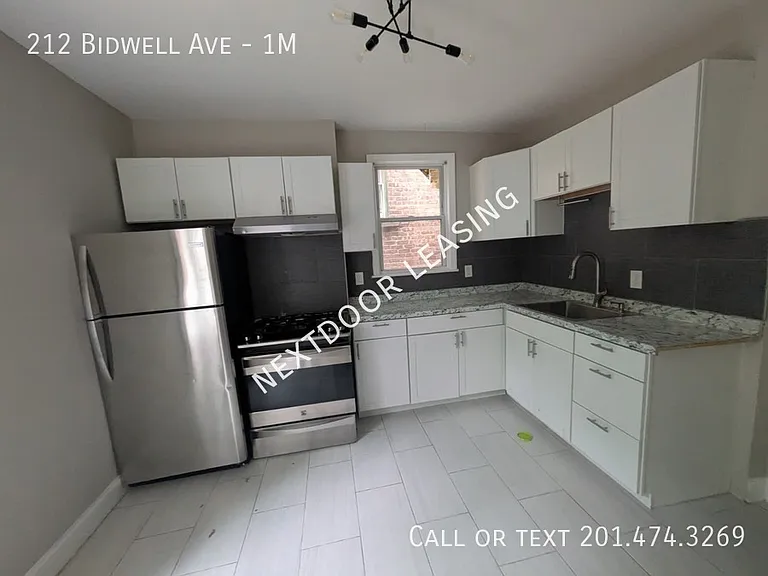 212 Bidwell Ave #1M — Photo 1