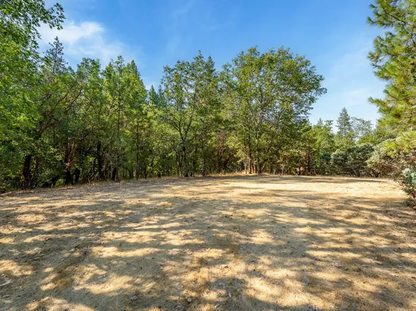 720 Azalea Dr, Grants Pass, OR 97526