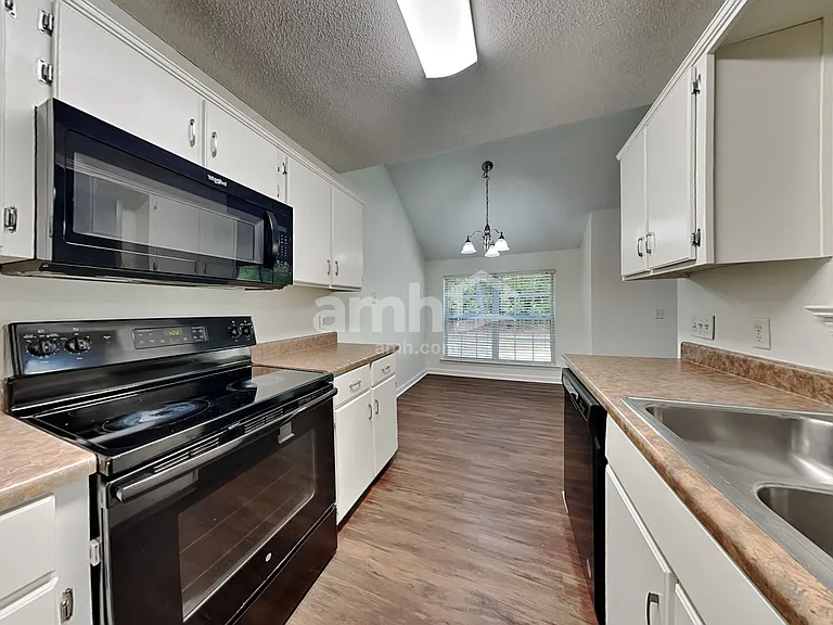 20 Carlisle Ln — Photo 4