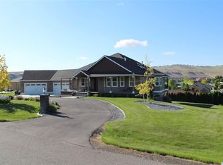 100425 Canyon View Dr, Kennewick, WA 99338