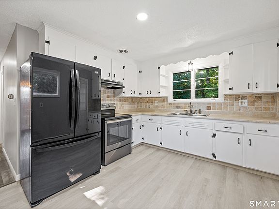 3rd image of 96 Oldham Avenue