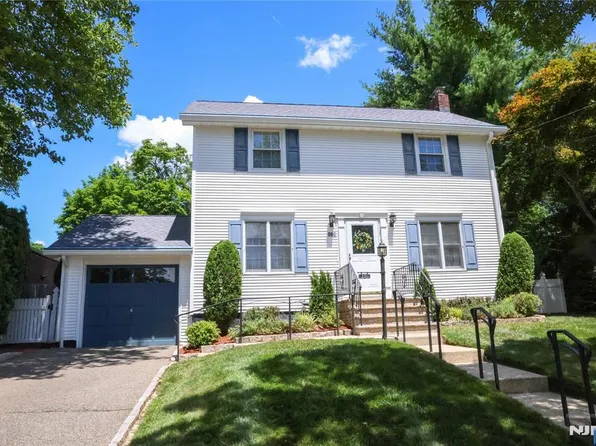 270 Kensington Rd, River Edge, NJ 07661