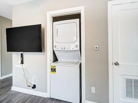 5th image of 334 Helen St APT 8