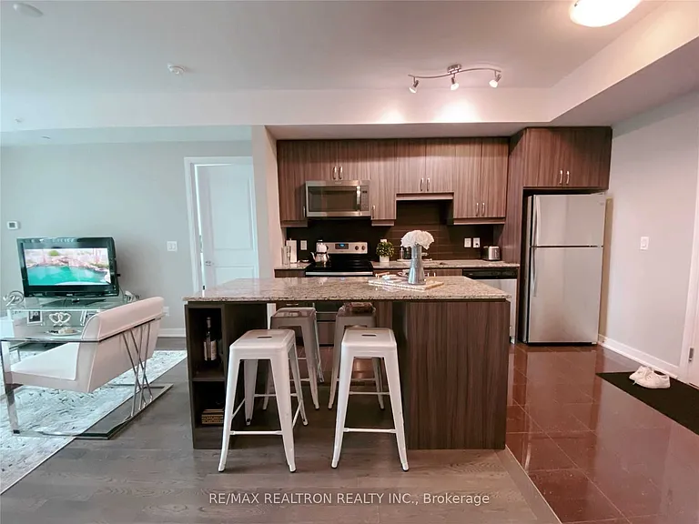 9201 Yonge St #703 — Photo 12
