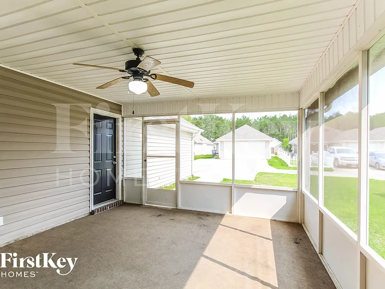 2218 Village Ln — Photo 9