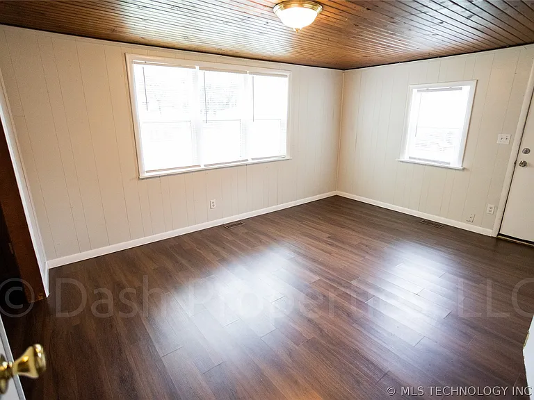 1119 S Florence Ave — Photo 22