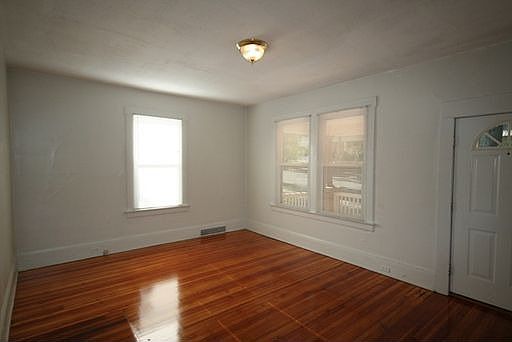 4th image of 1306 W Chapel Hill St