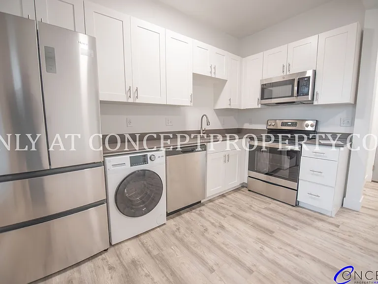 First Avenue Flats — Photo 32