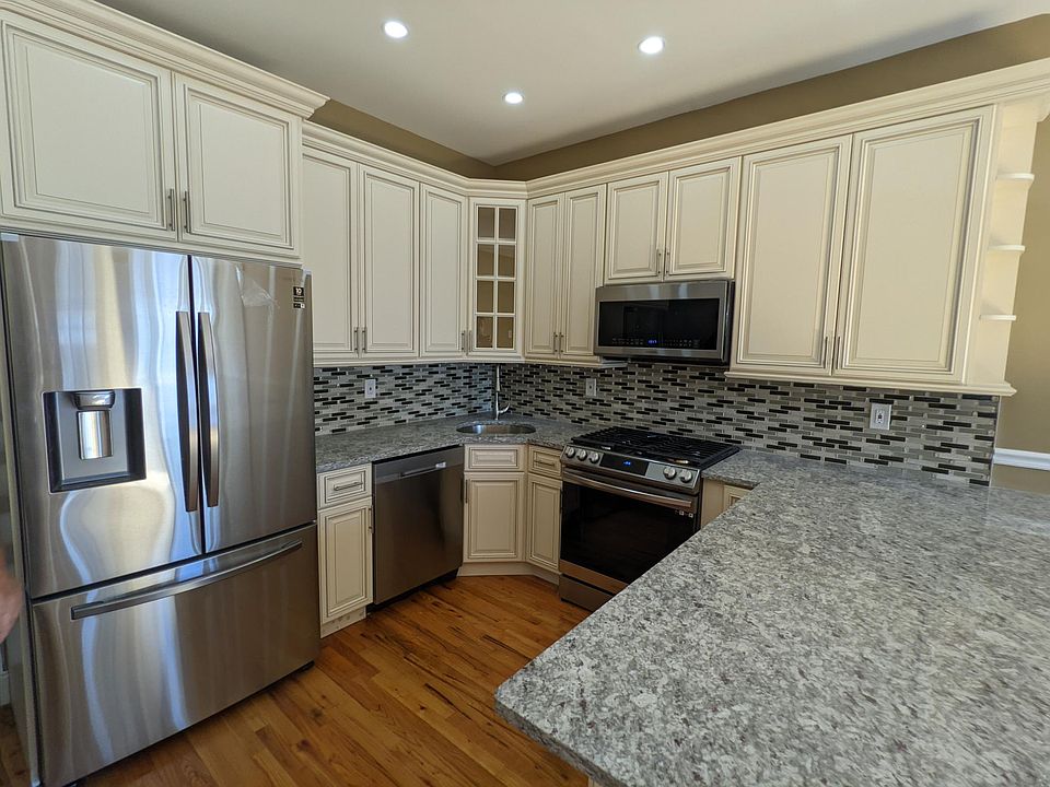 1st image of 166 Laidlaw Ave #2